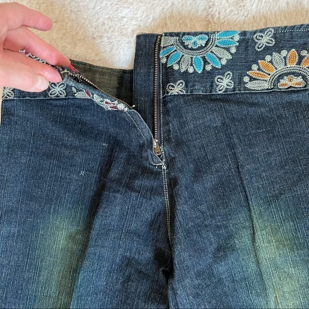 SOLO jeans capris flower print on the waistline Size 6 Dark blue color - Picture 3 of 9